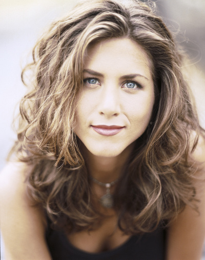 Seriál přátelé je hitem pořád a dámy, přiznejme si, která neobdivovala účes Rachel Green